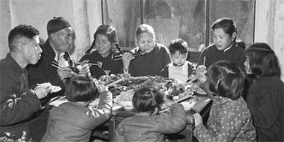 全家相聚團圓飯 全家相聚團圓飯