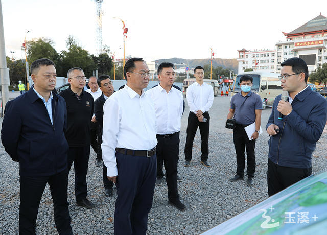 2022年11月24日,王力一行調(diào)研峨山縣城出入口改造和西片區(qū)規(guī)劃建設(shè)情況 2022年11月24日,王力一行調(diào)研峨山縣城出入口改造和西片區(qū)規(guī)劃建設(shè)情況.jpg