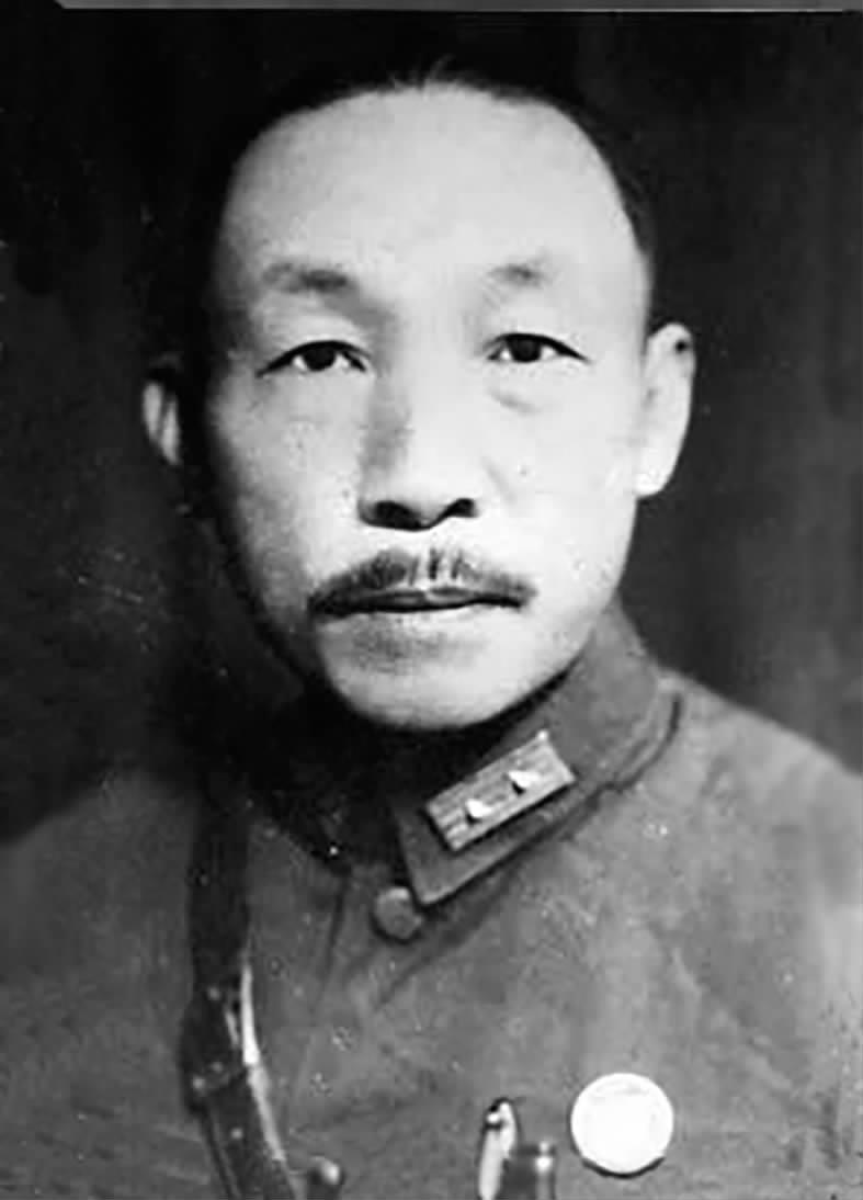 唐淮源。
