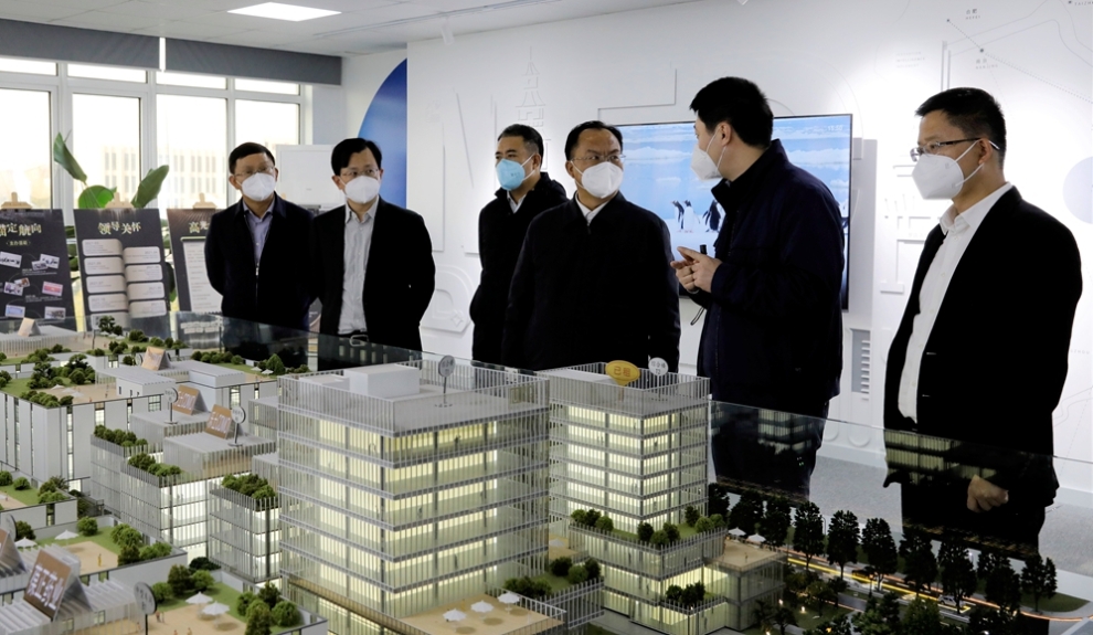 12月13日，市委書記王力一行到上海寶山藥谷考察。
