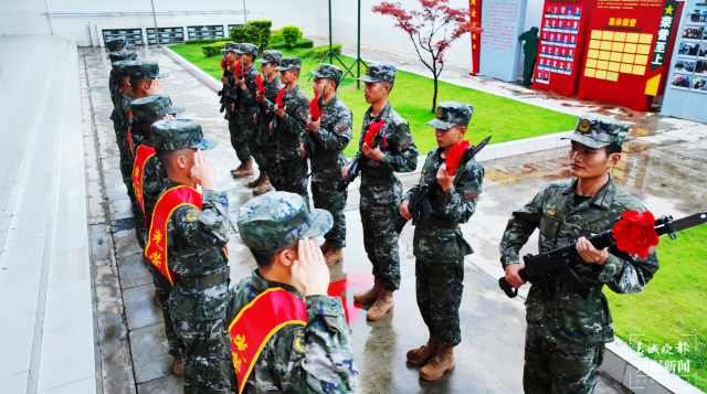 薪火相傳，這是新兵無比榮耀的“成人禮”