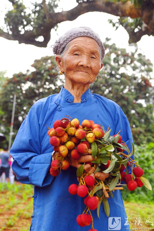 98歲的張瓊美老人。