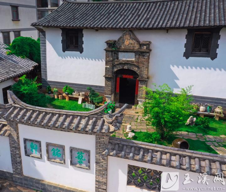 藝銘軒飯店所在地是一座有著上百年歷史的滇中傳統(tǒng)“一顆印”民居。