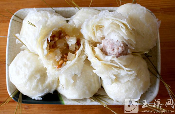 破酥包面皮蓬松，層次分明。食之，酥軟可口。