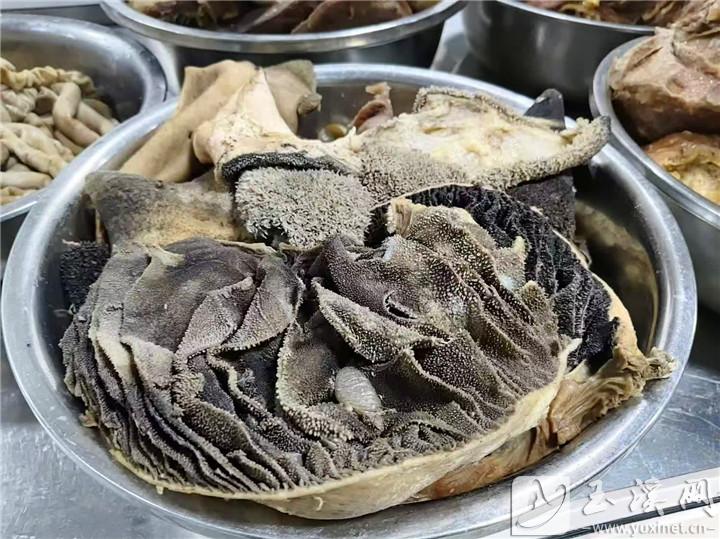戛灑牛肉湯鍋。