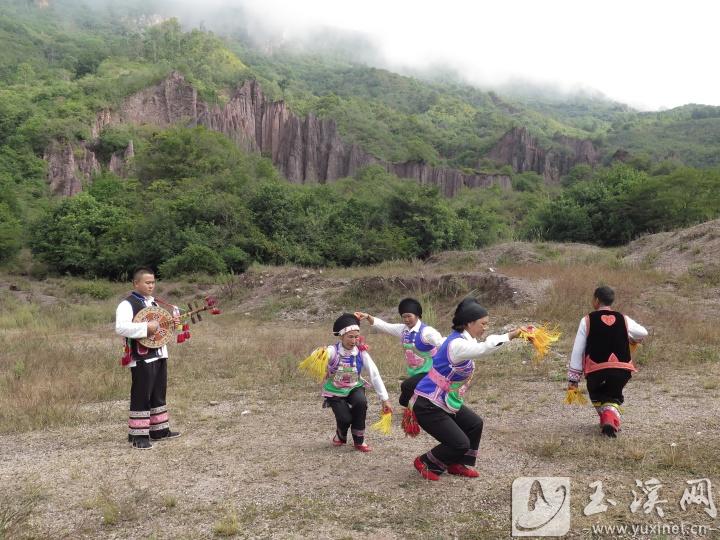 高大煙盒舞。