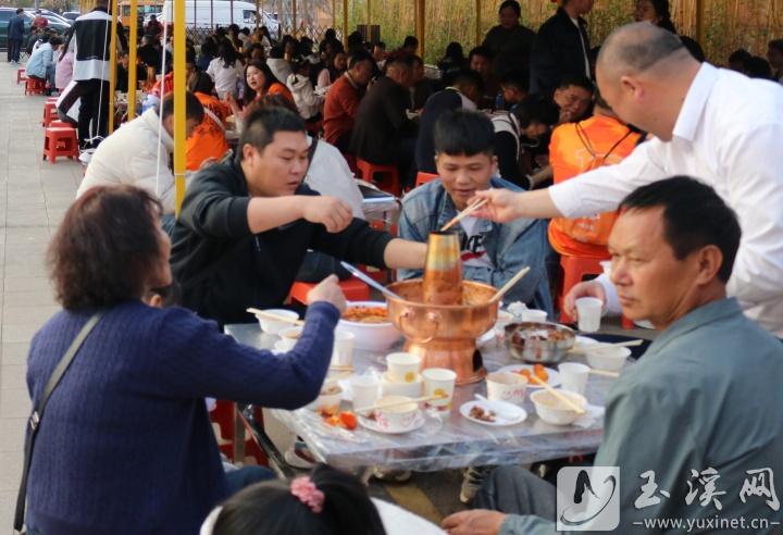 炊鍋菜走出了家庭，成為城市餐桌上的佳肴。