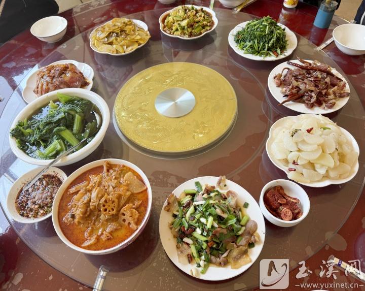 臨水居農(nóng)家樂(lè)提供的本地可口農(nóng)家菜。