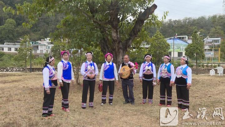普秀鳳、李瓊芬、楊梅等在演唱五山腔。