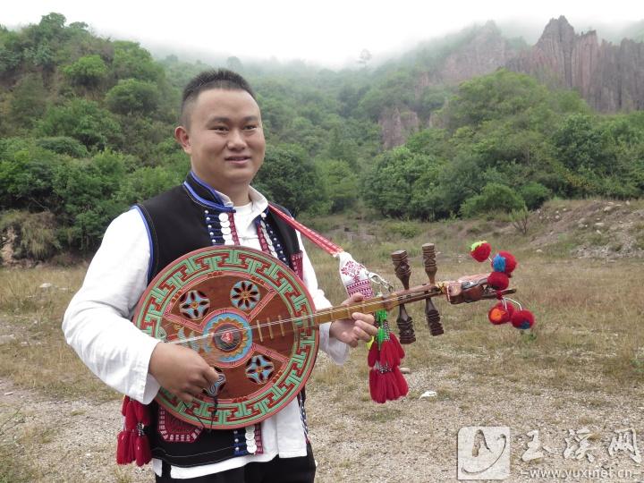 通海“四弦小王子”張選有。