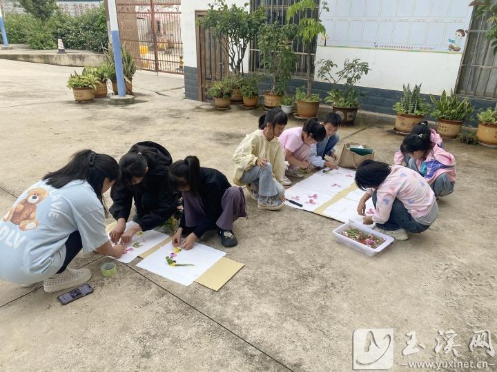學習拓印作畫。